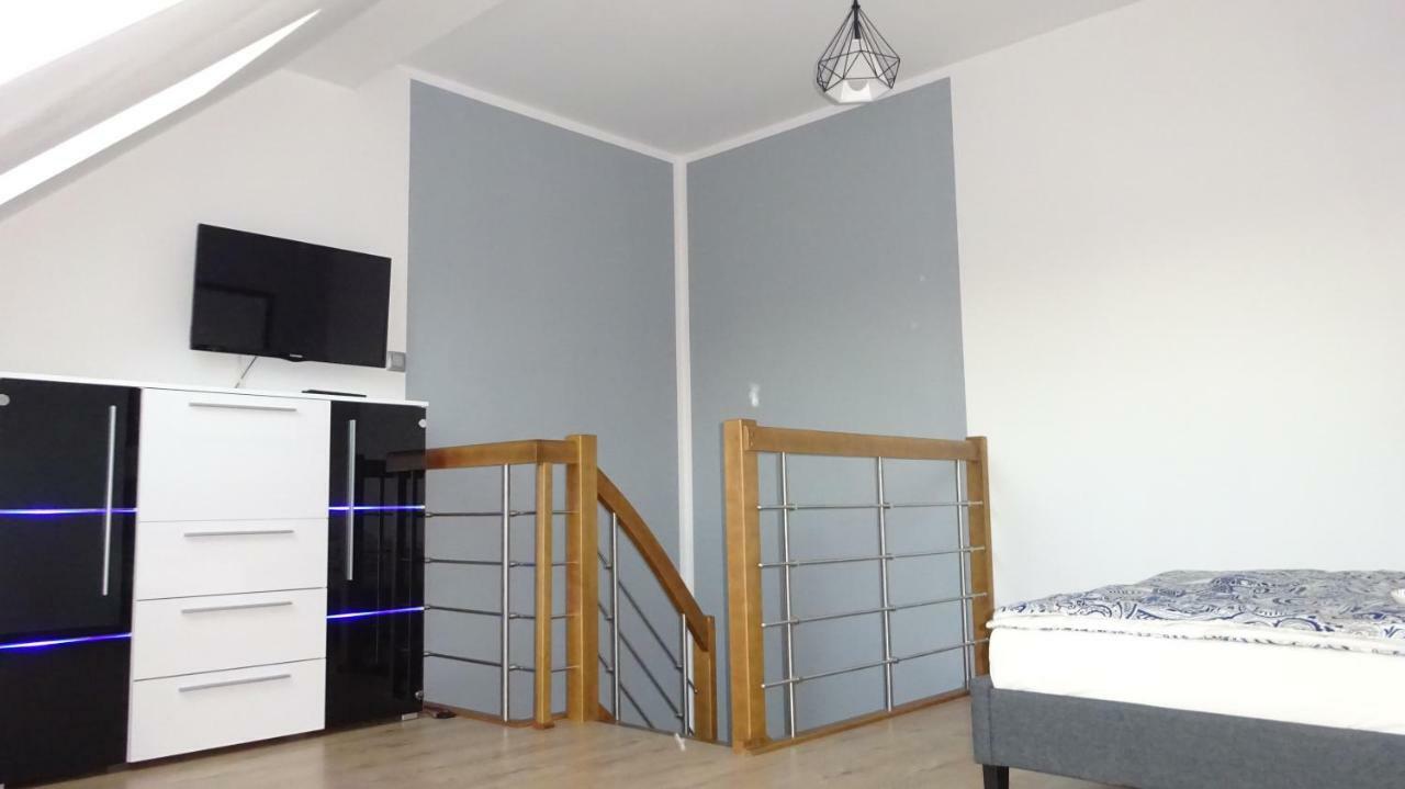 מיצ'יצ'ניו Apartamenty Gosciniec Re-Max מראה חיצוני תמונה